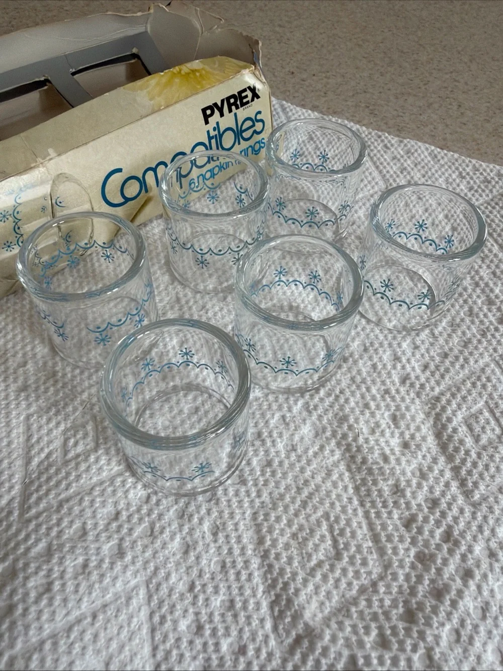 Pyrex set six